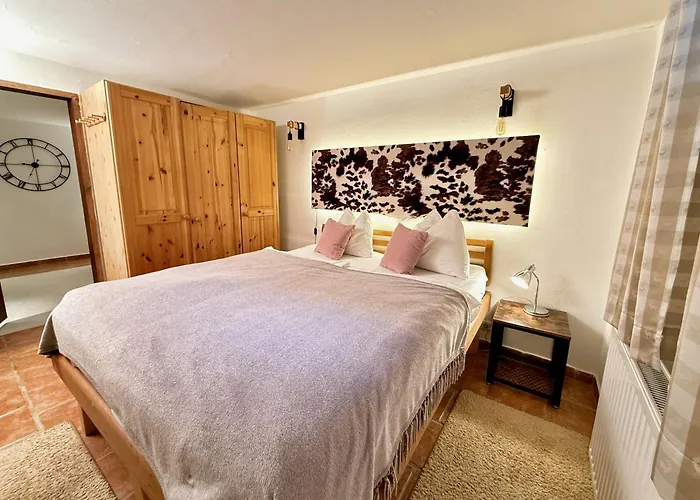 Small & Cozy 2 Bedroom By Belle *