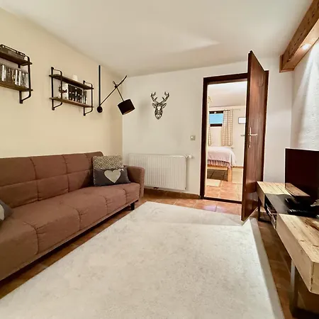 Small & Cozy 2 Bedroom By Belle