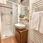 Small & Cozy 2 Bedroom By Belle 公寓 基茨比厄尔